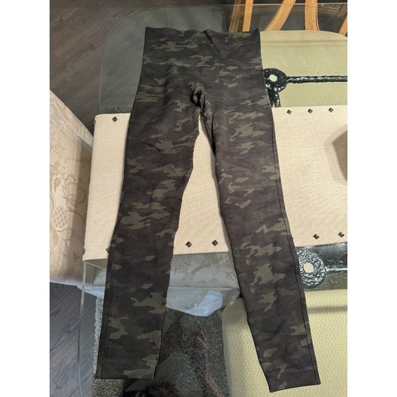 Spanx Womens Look At Me Now Camo High Rise Compression Leggings Sz Medium - Picture 3 of 3
